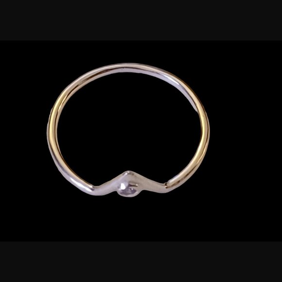 925 Sterling Silver V Shaped Band CZ Ring Size 7.75 - Picture 5 of 7